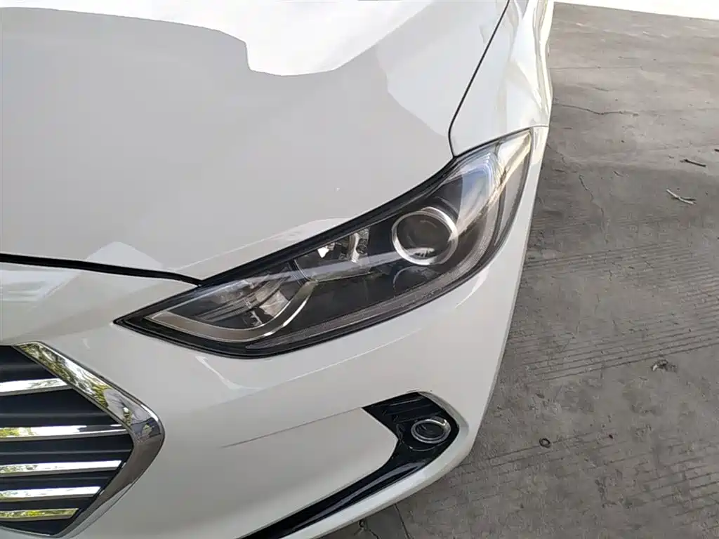 Hyundai Elantra 2018 — фото 24