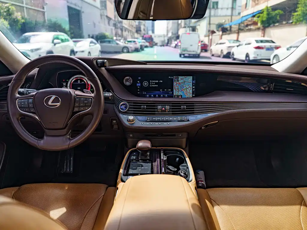 Lexus LS 2019 — фото 16