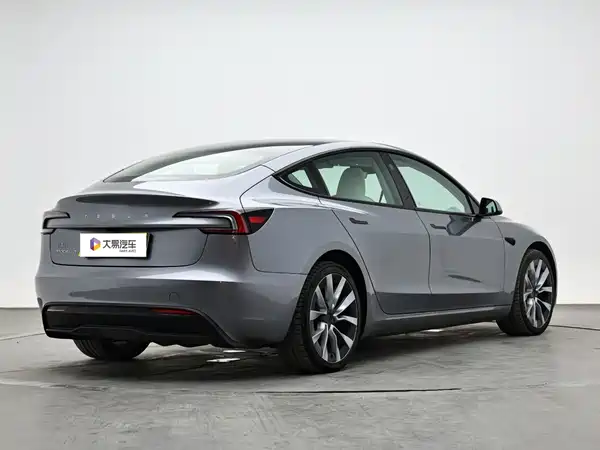 Tesla Model 3 2025