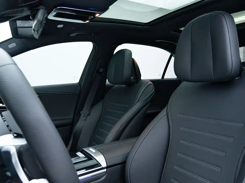 Mercedes-Benz C-Class 2023 — фото 12
