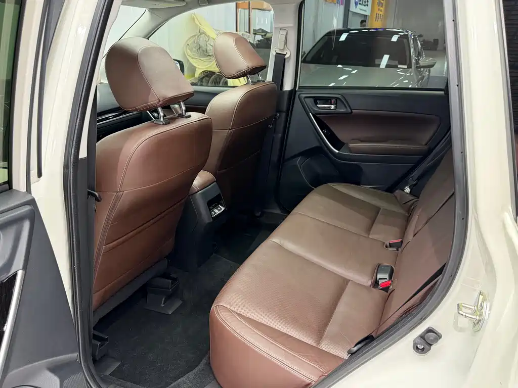 Subaru Forester 2017 — фото 16