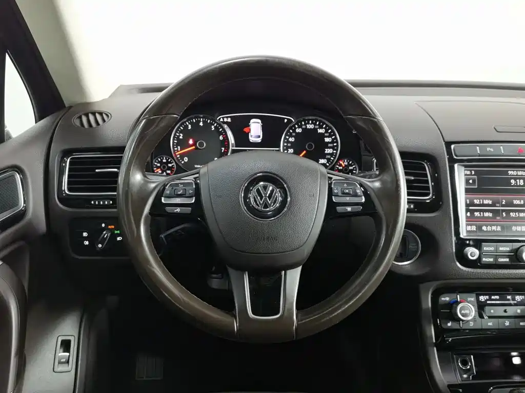 Volkswagen Touareg 2017 — фото 11