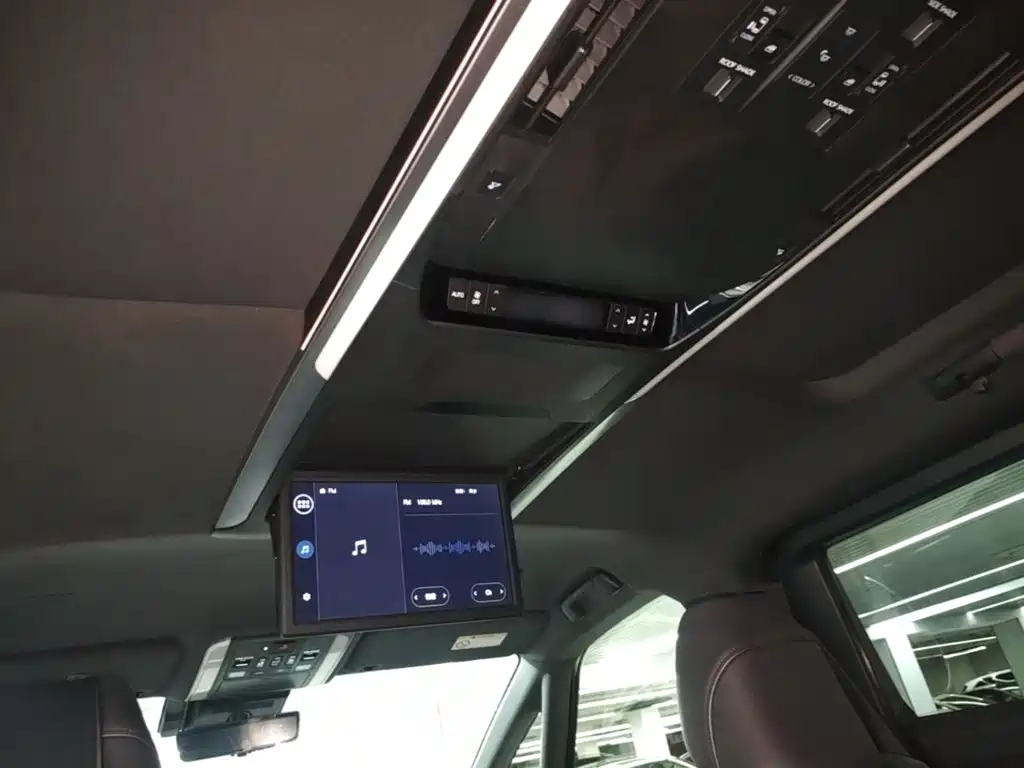 Toyota Vellfire 2024 — фото 18