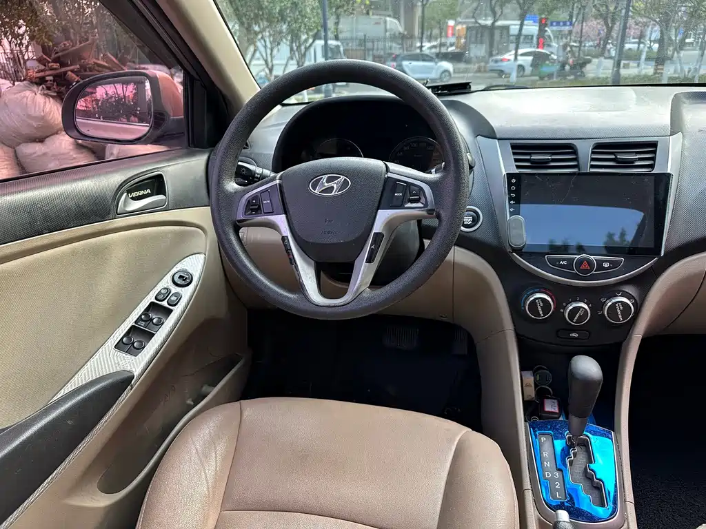 Hyundai Verna 2016 — фото 12