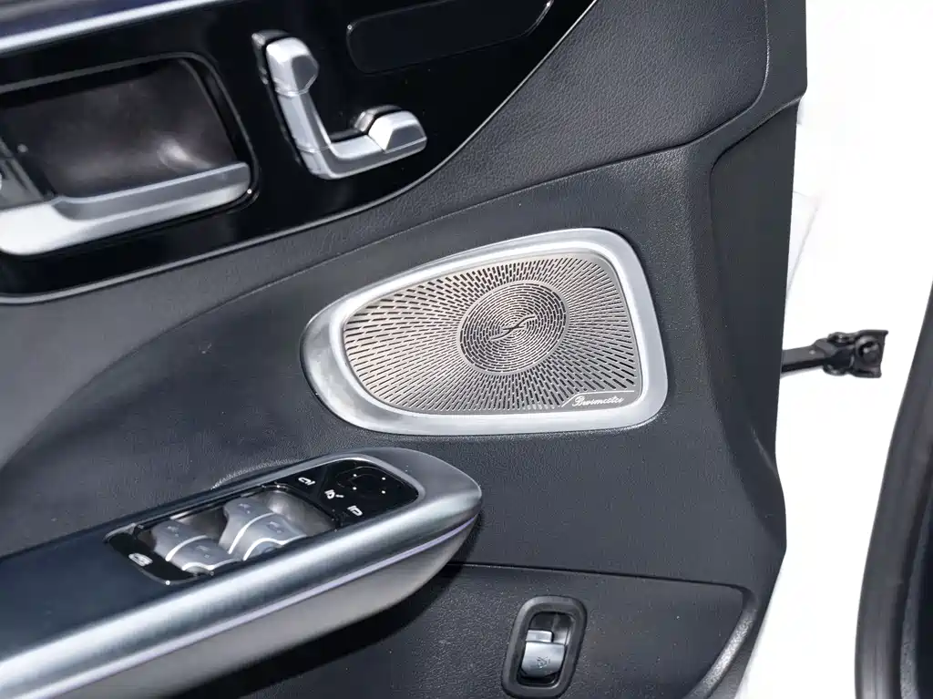 Mercedes-Benz C-Class 2023 — фото 8