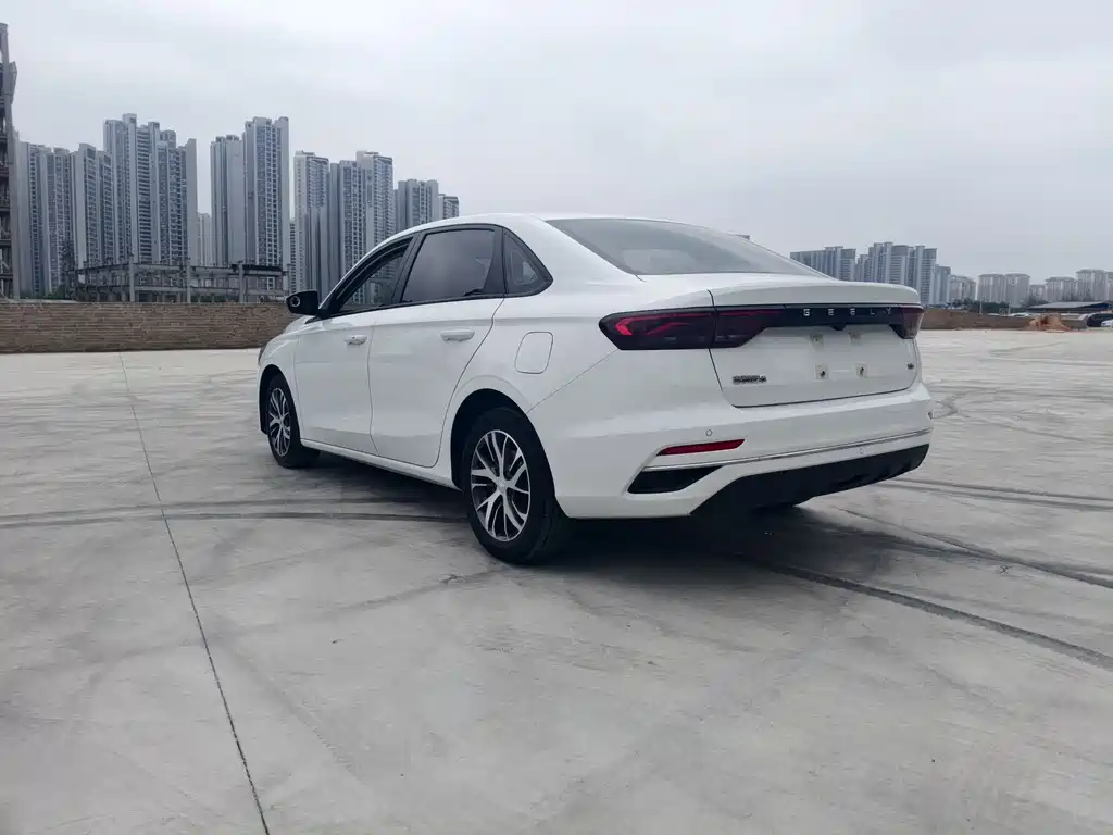 Geely Emgrand 2023 — фото 11