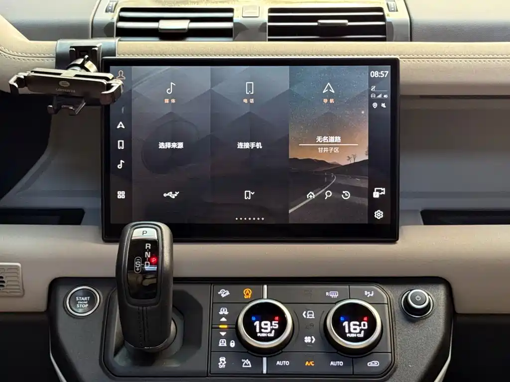 Land Rover Defender 2023 — фото 14