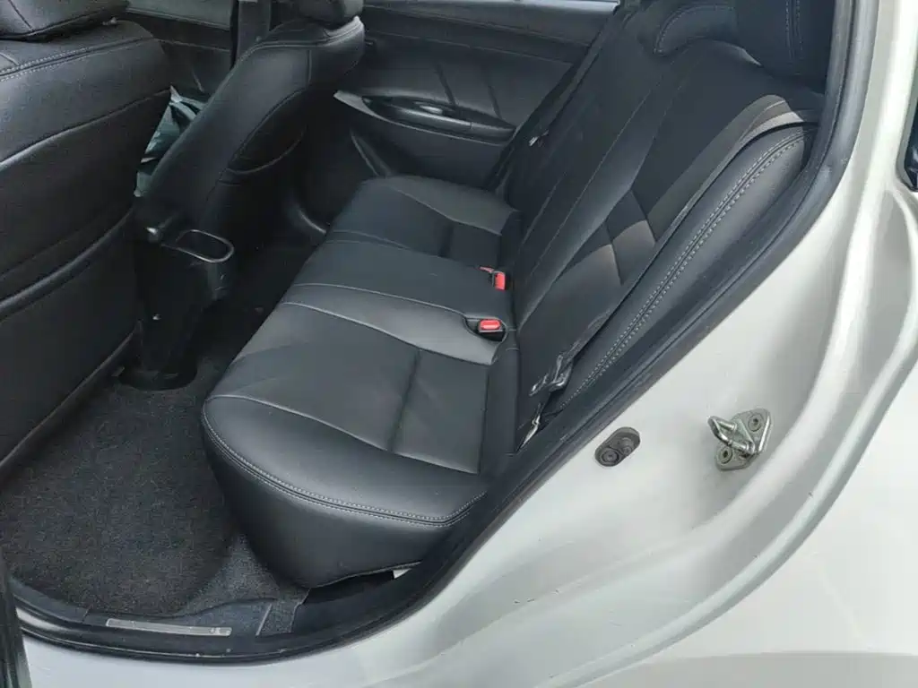 Toyota Yaris L 2019 — фото 17