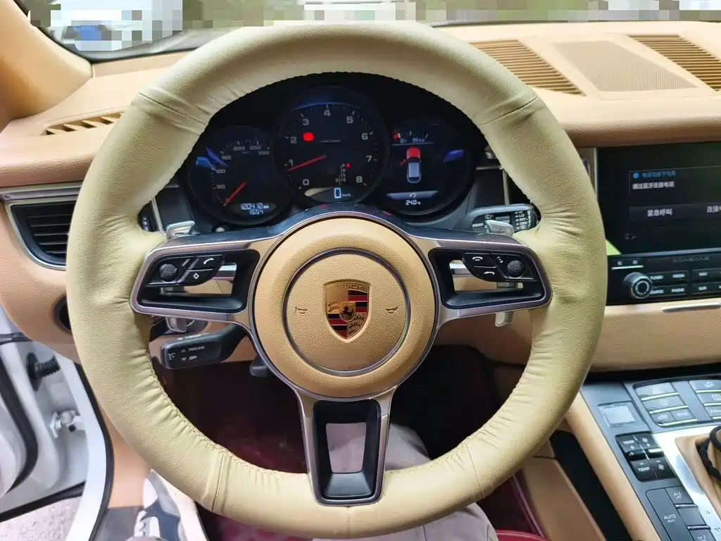 Porsche Macan 2016 — фото 11