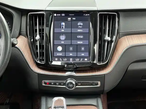 Volvo XC60 2022