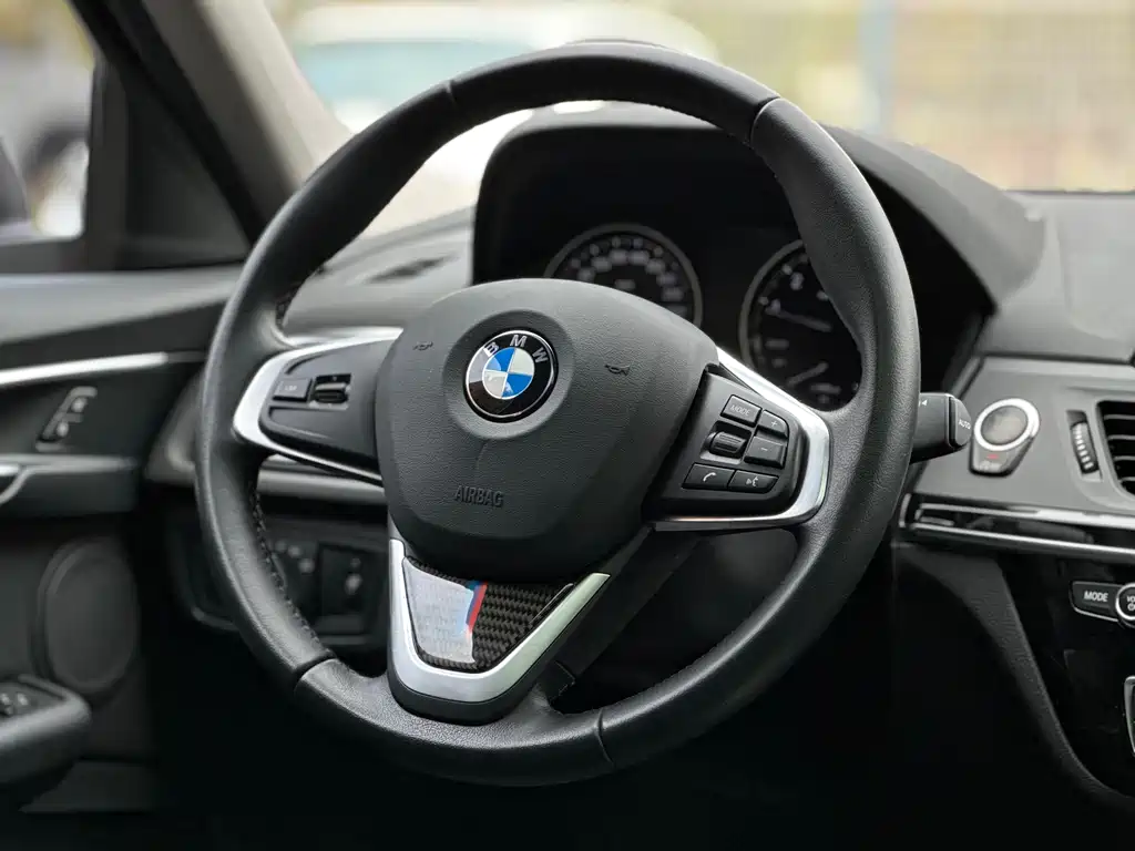 BMW 1 Series 2017 — фото 17