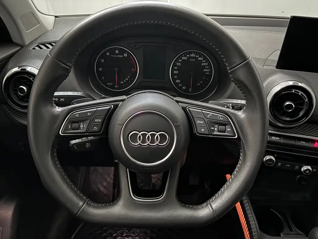 Audi Q2L 2022 — фото 15