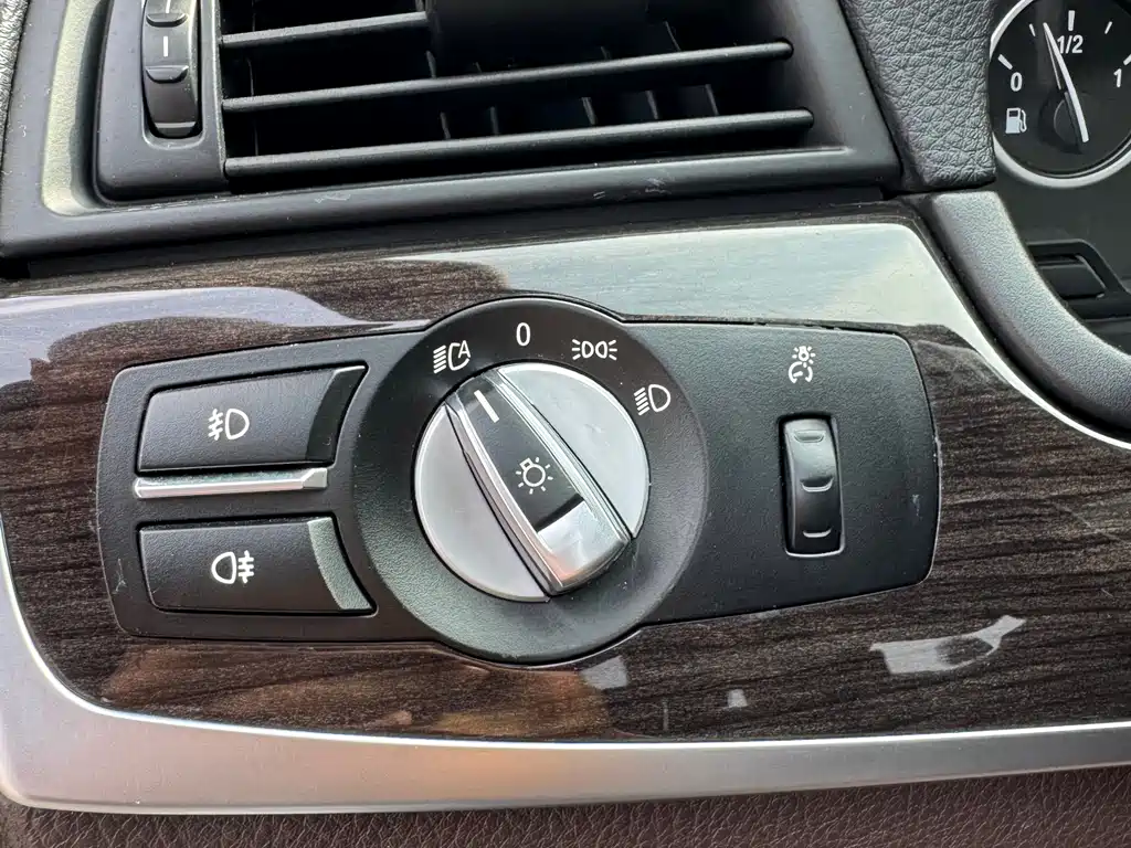 BMW 5 Series 2015 — фото 22
