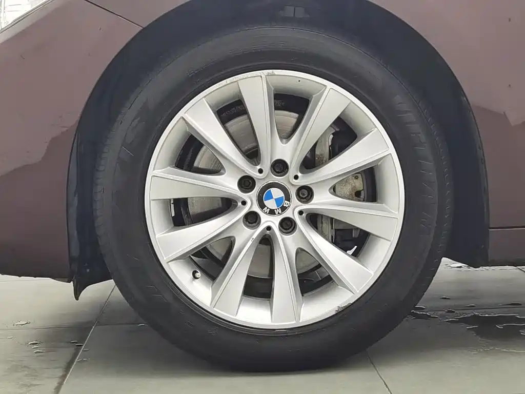 BMW 5 Series GT 2015 — фото 17