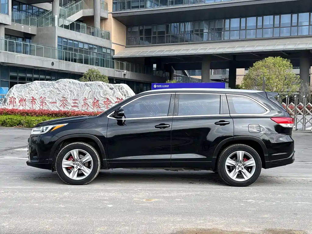 Toyota Highlander 2018 — фото 8