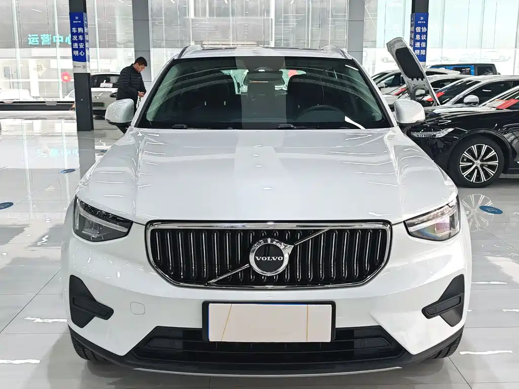Volvo XC40 2024 — фото 3