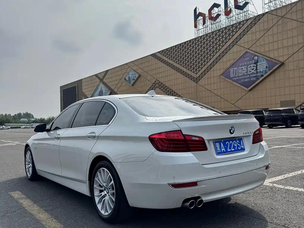 BMW 5 Series 2015 — фото 26