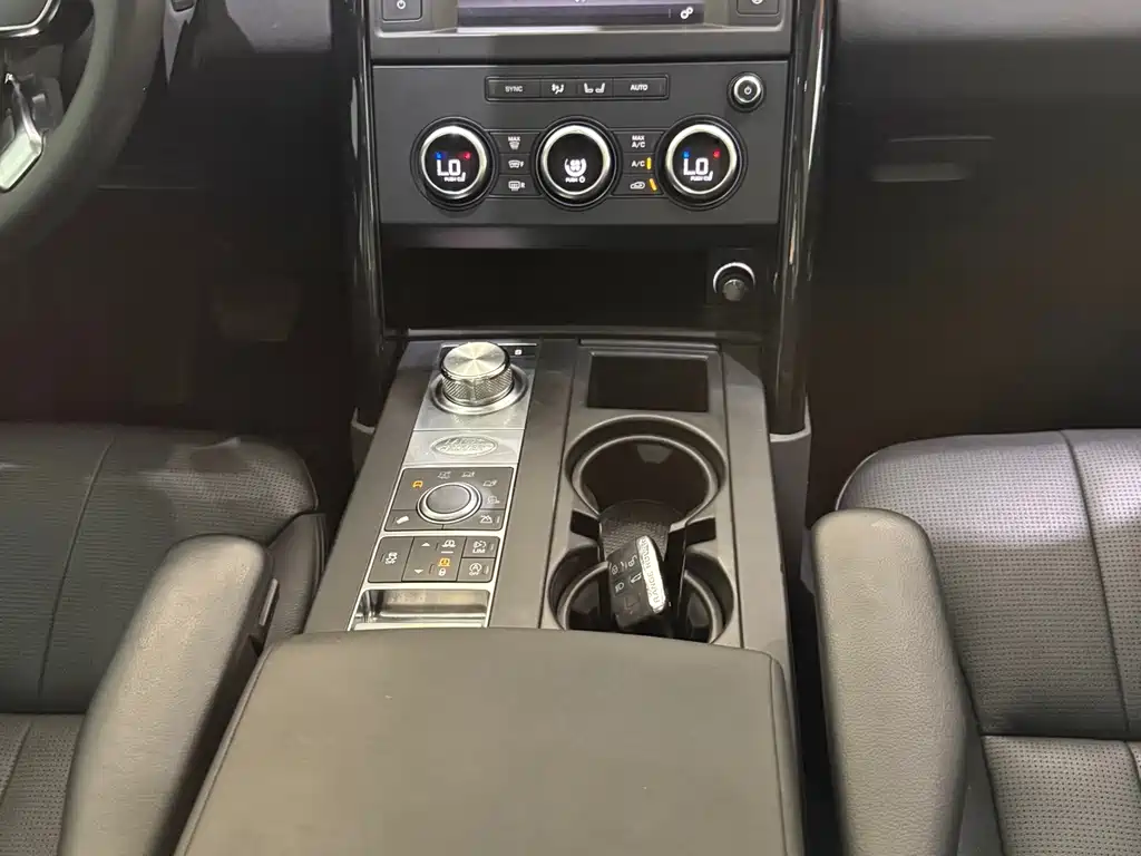 Land Rover Discovery 2017 — фото 15