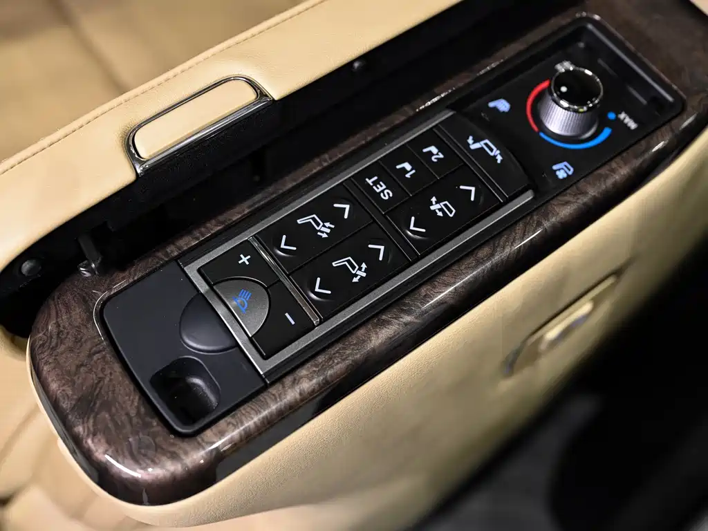 Toyota Alphard 2022 — фото 19