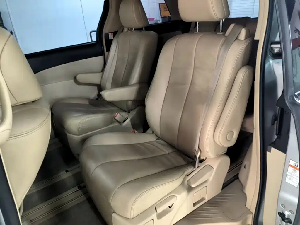 Toyota Previa 2015 — фото 17