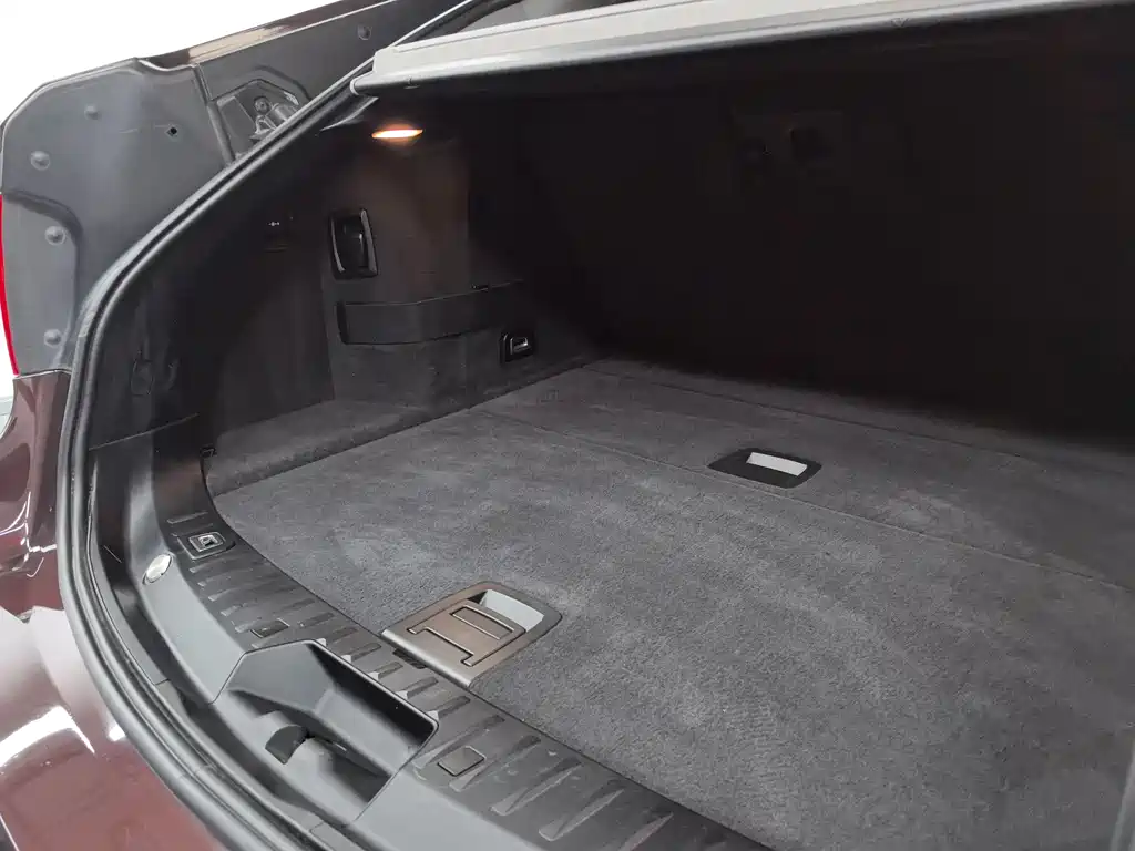 BMW 5 Series GT 2011 — фото 16