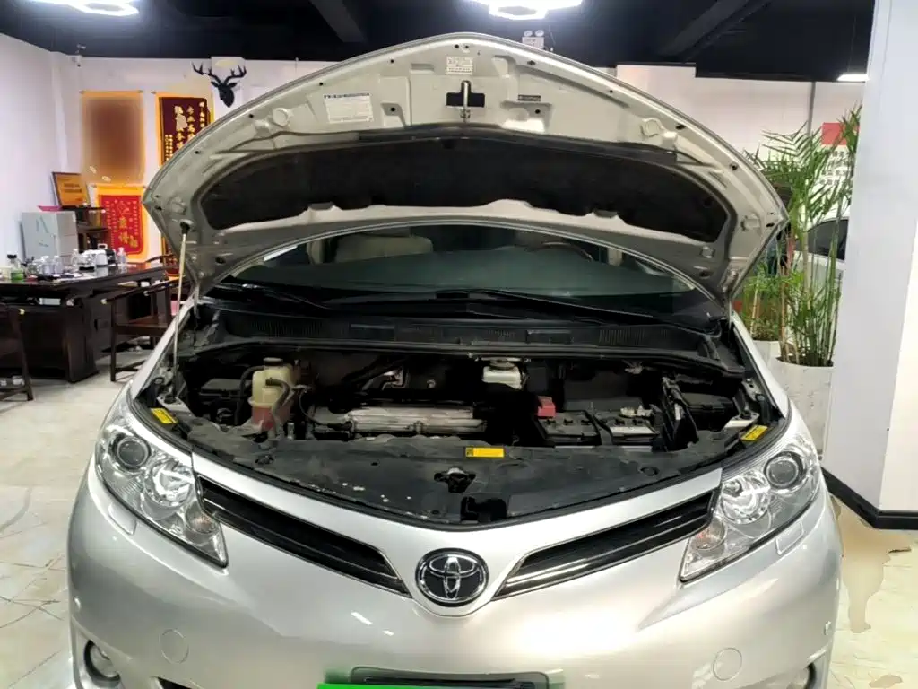 Toyota Previa 2015 — фото 20