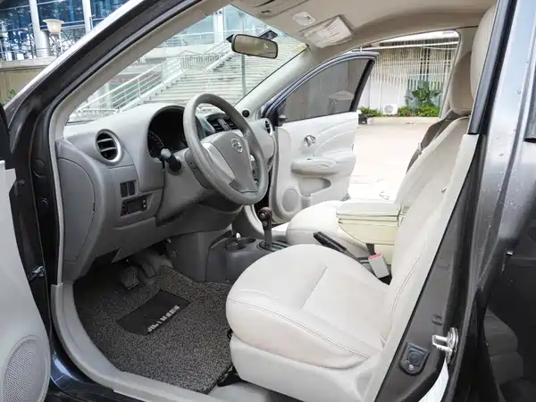 Nissan Sunny 2015