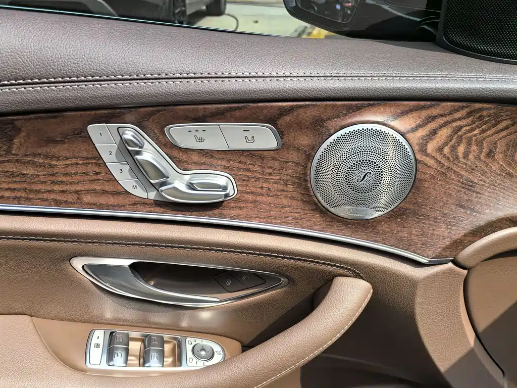 Mercedes-Benz E-Class 2022 — фото 14