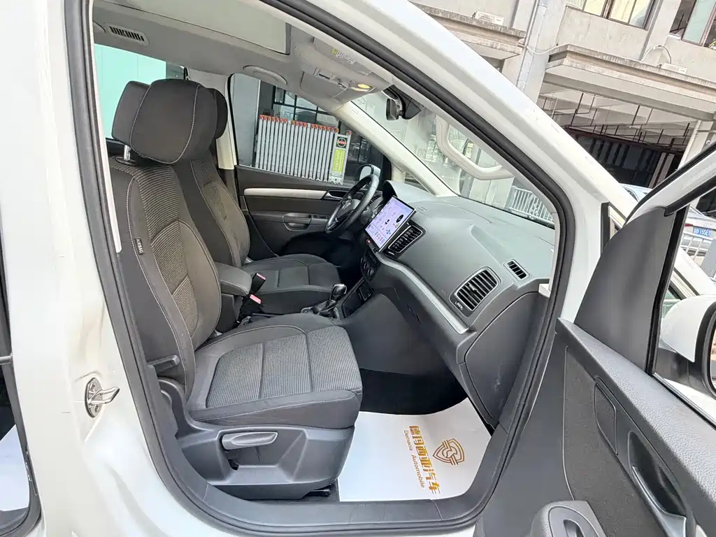 Volkswagen Sharan 2018 — фото 11