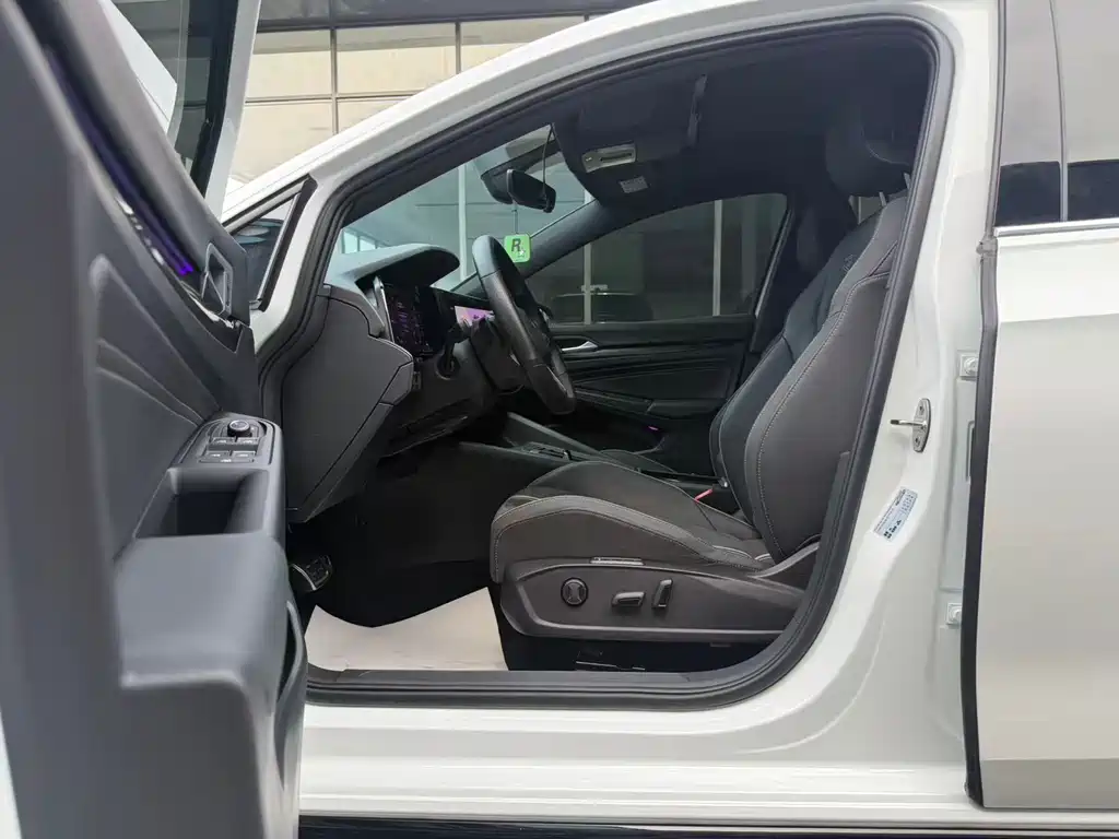 Volkswagen Golf 2023