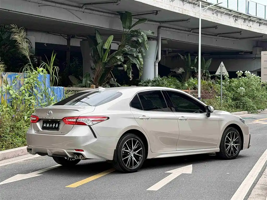 Toyota Camry 2021 — фото 16