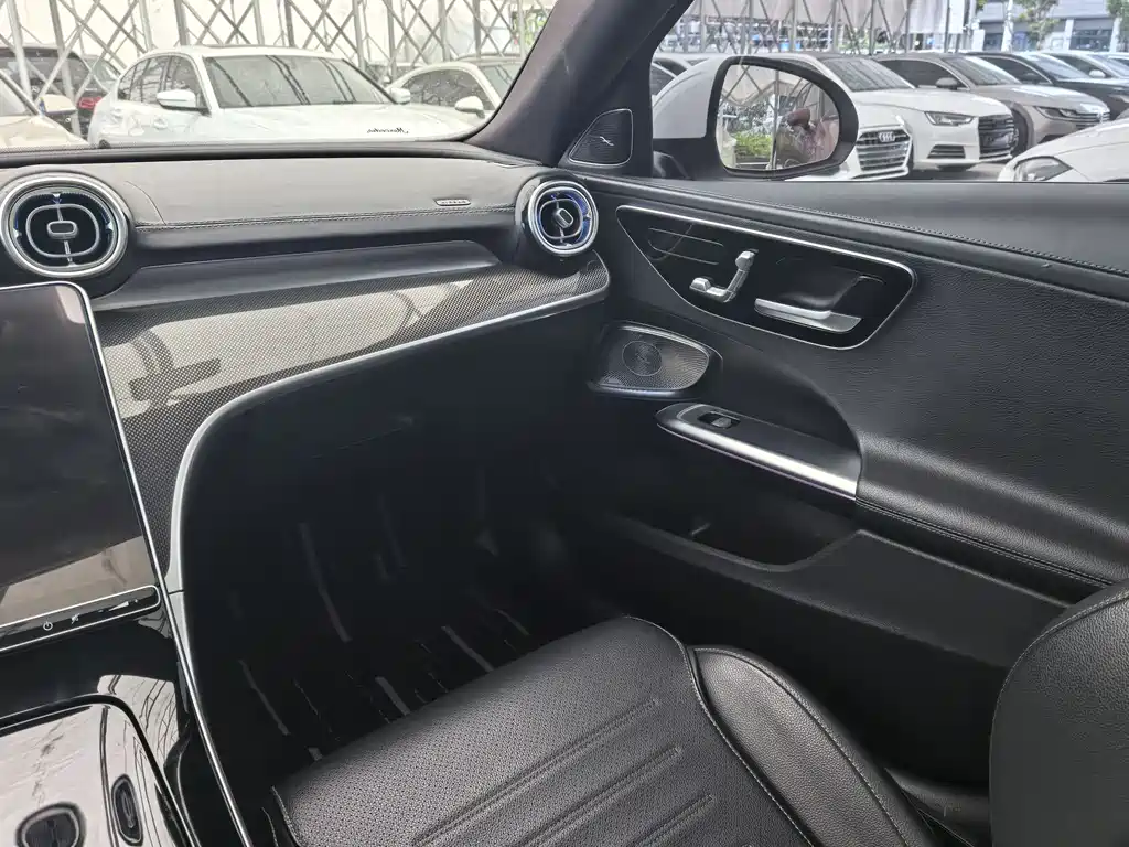 Mercedes-Benz C-Class 2023 — фото 31