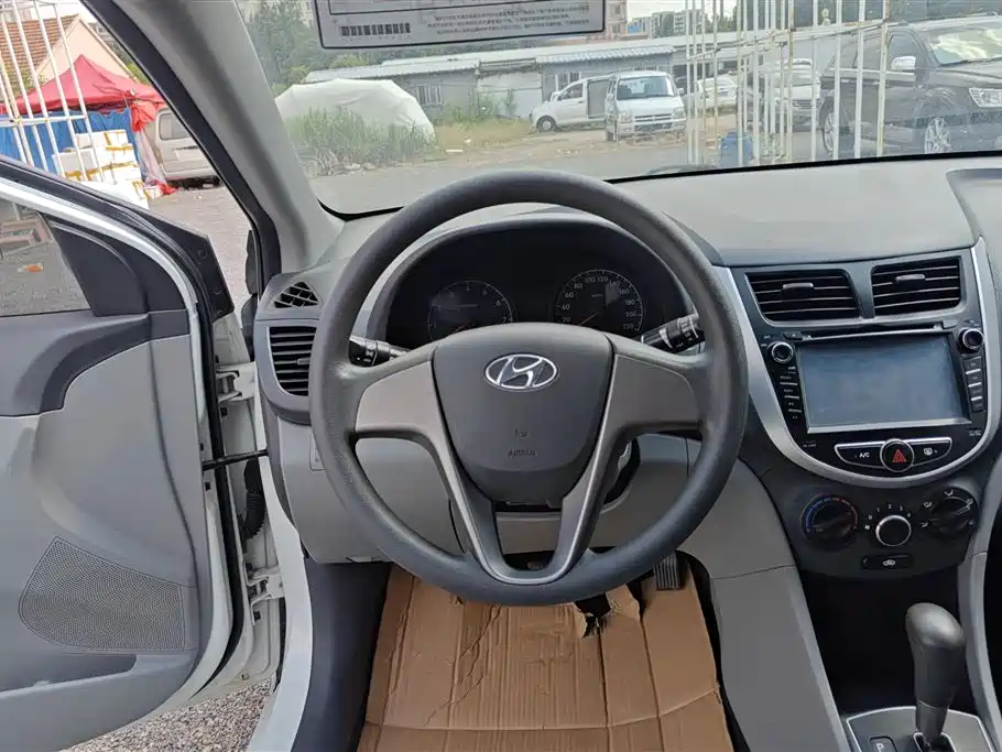Hyundai Verna 2016 — фото 15
