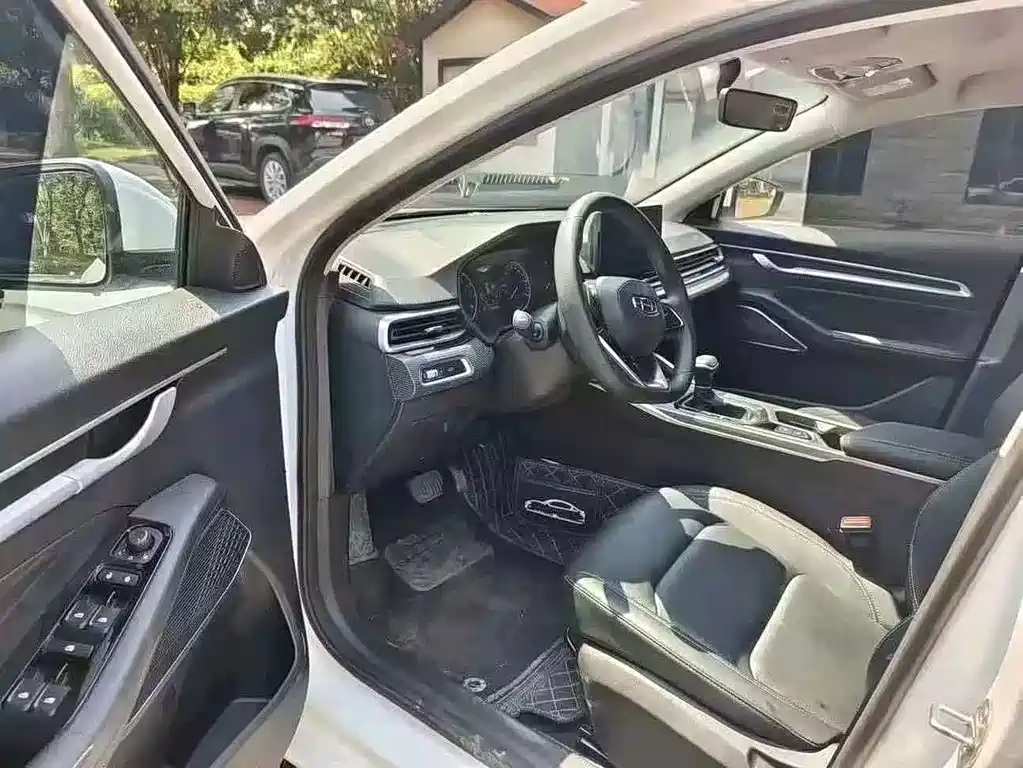 Geely Emgrand 2023