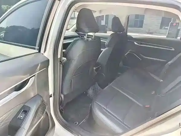Geely Emgrand 2023