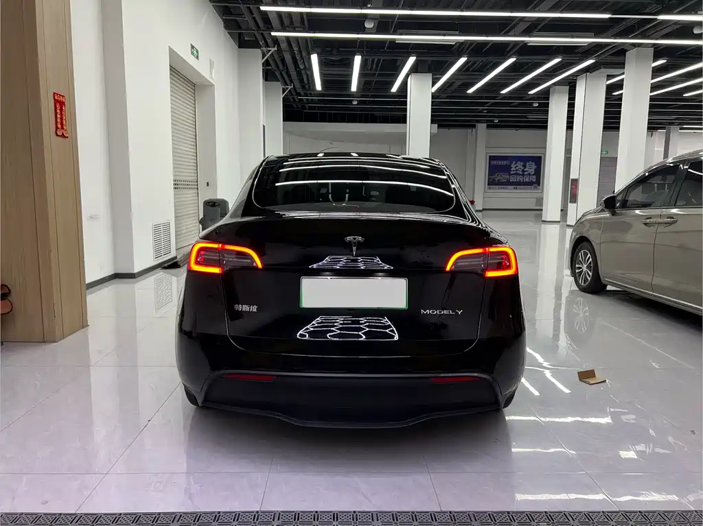 Tesla Model Y 2022 — фото 7
