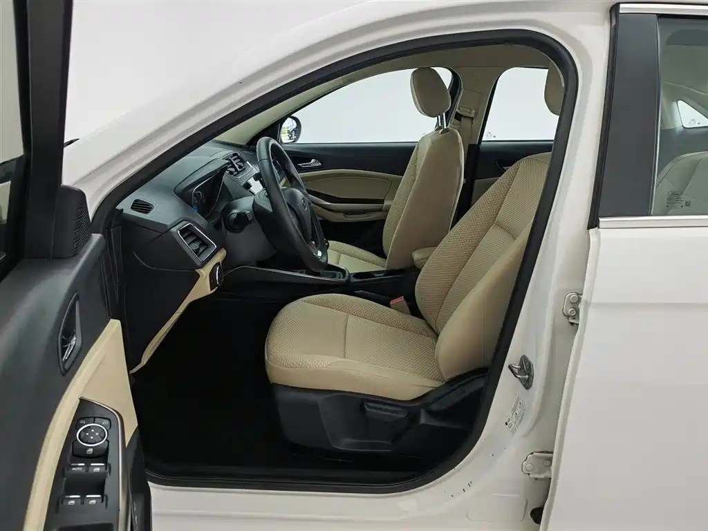 Ford Escort 2015 — фото 10