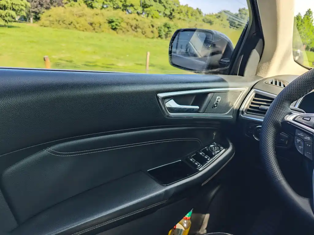Ford Edge 2016 — фото 17