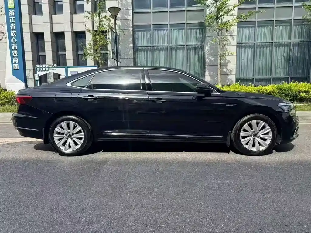 Volkswagen Passat 2021 — фото 8