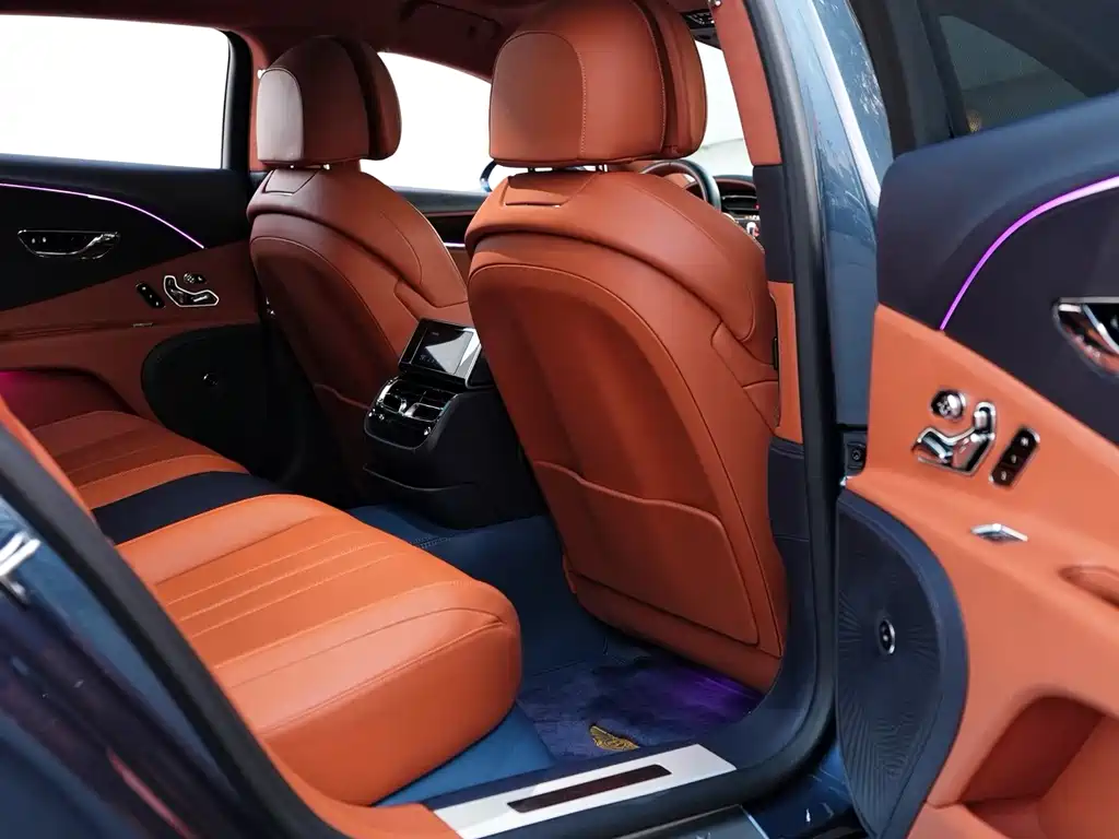 Bentley Flying Spur 2020 — фото 18