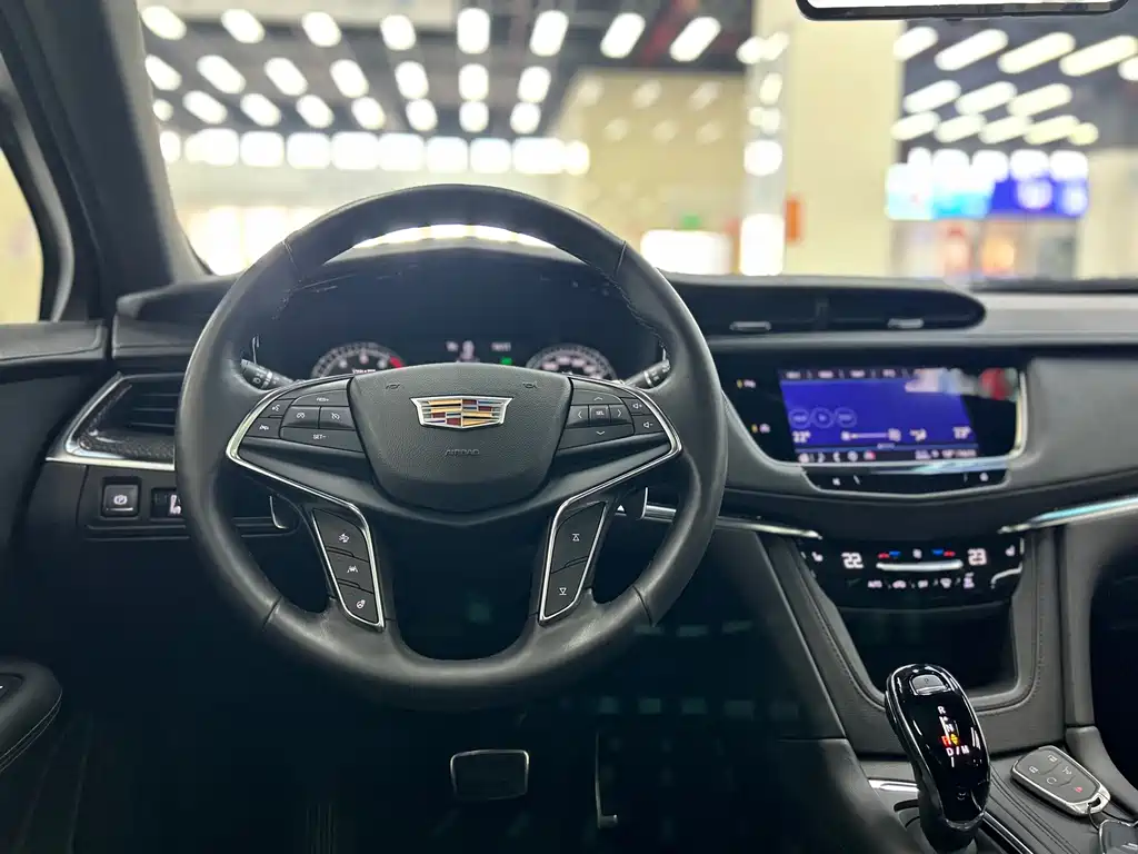 Cadillac XT5 2023 — фото 9