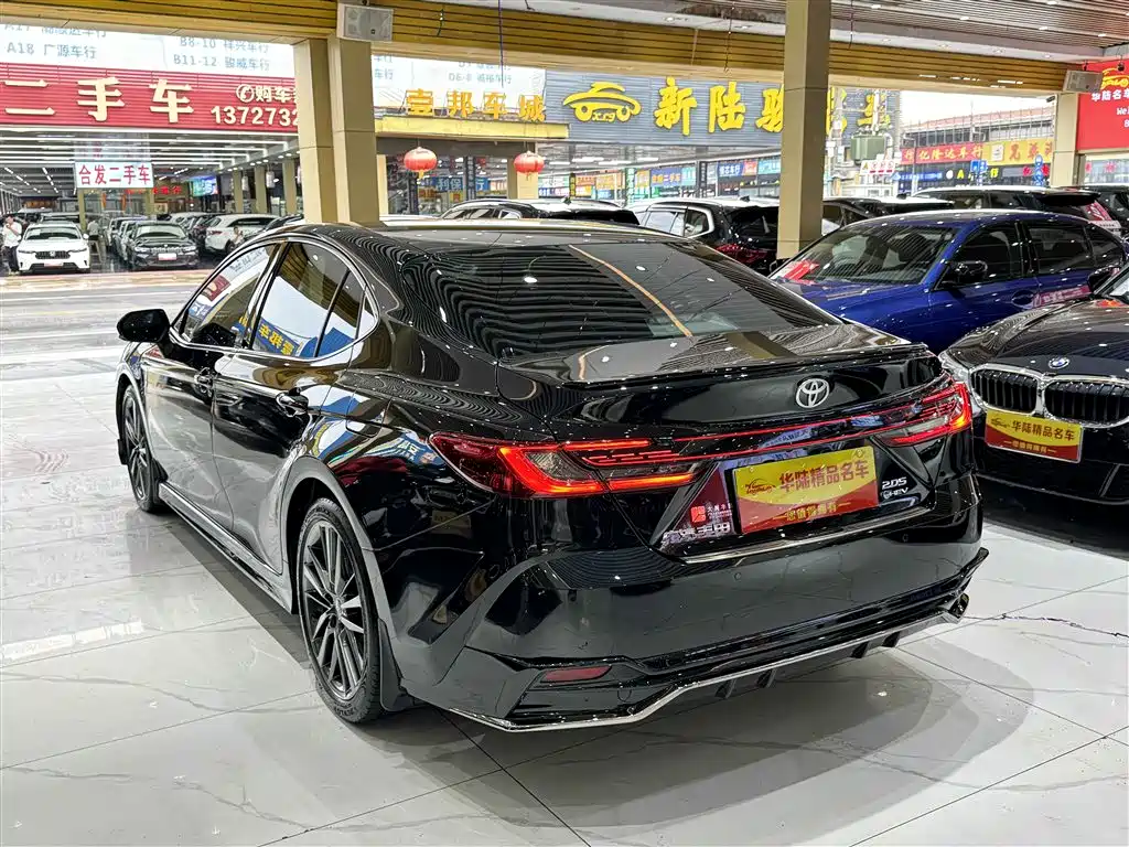 Toyota Camry 2024 — фото 16