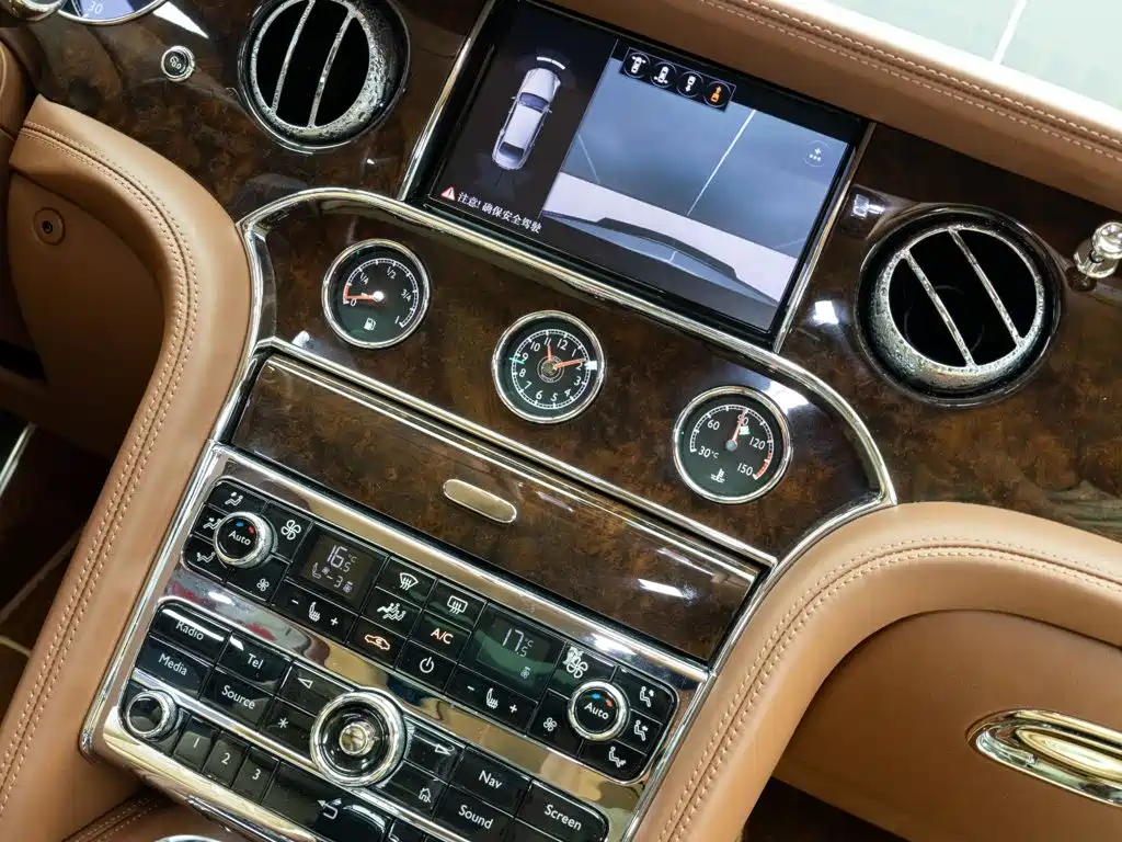Bentley Mulsanne 2019 — фото 18