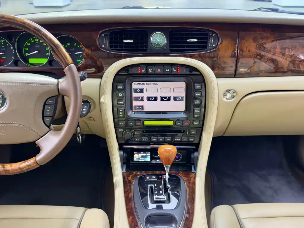 Jaguar XJ 2006 — фото 19