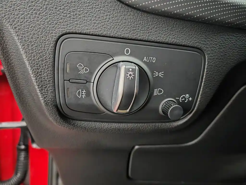 Audi Q2L 2022 — фото 21