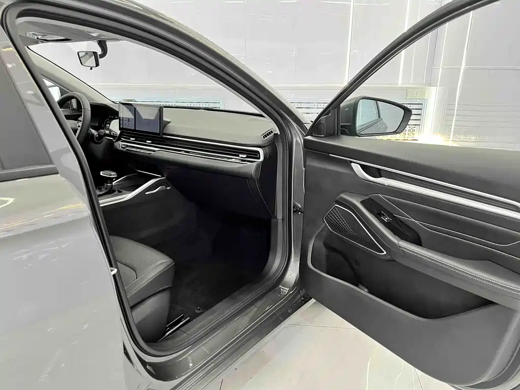 Geely Emgrand 2023 — фото 18