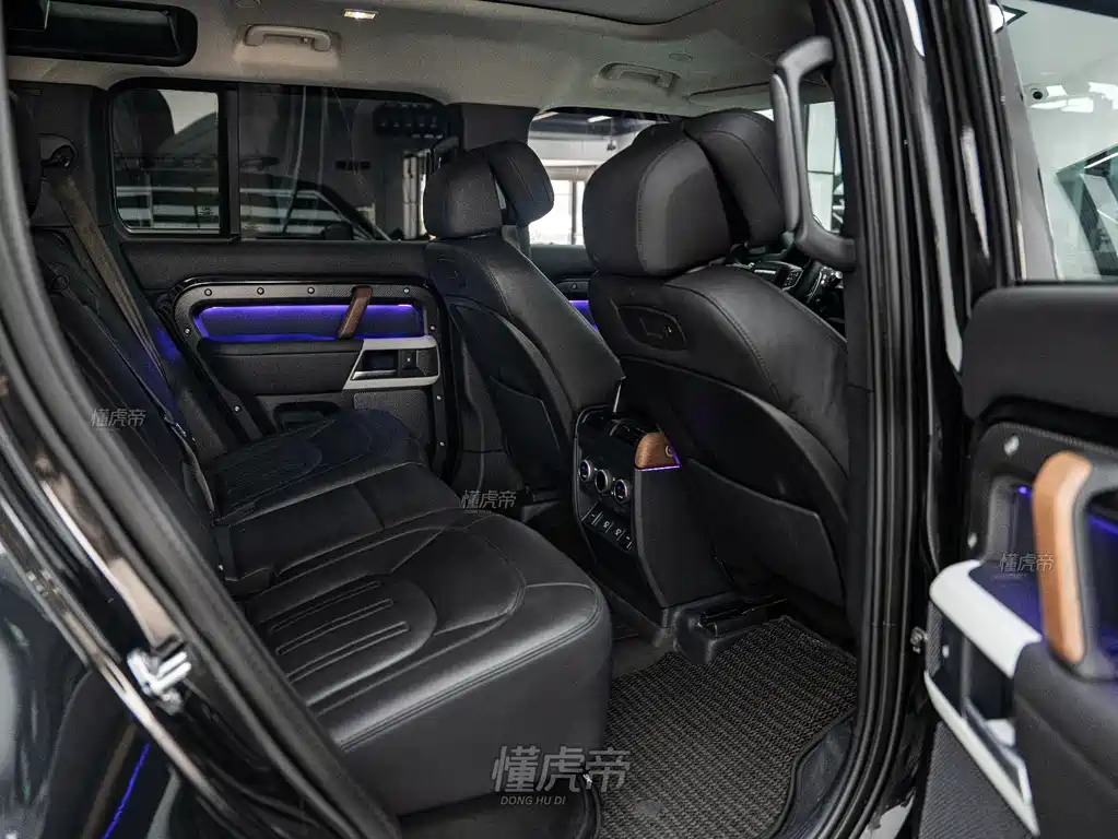 Land Rover Defender 2021 — фото 11