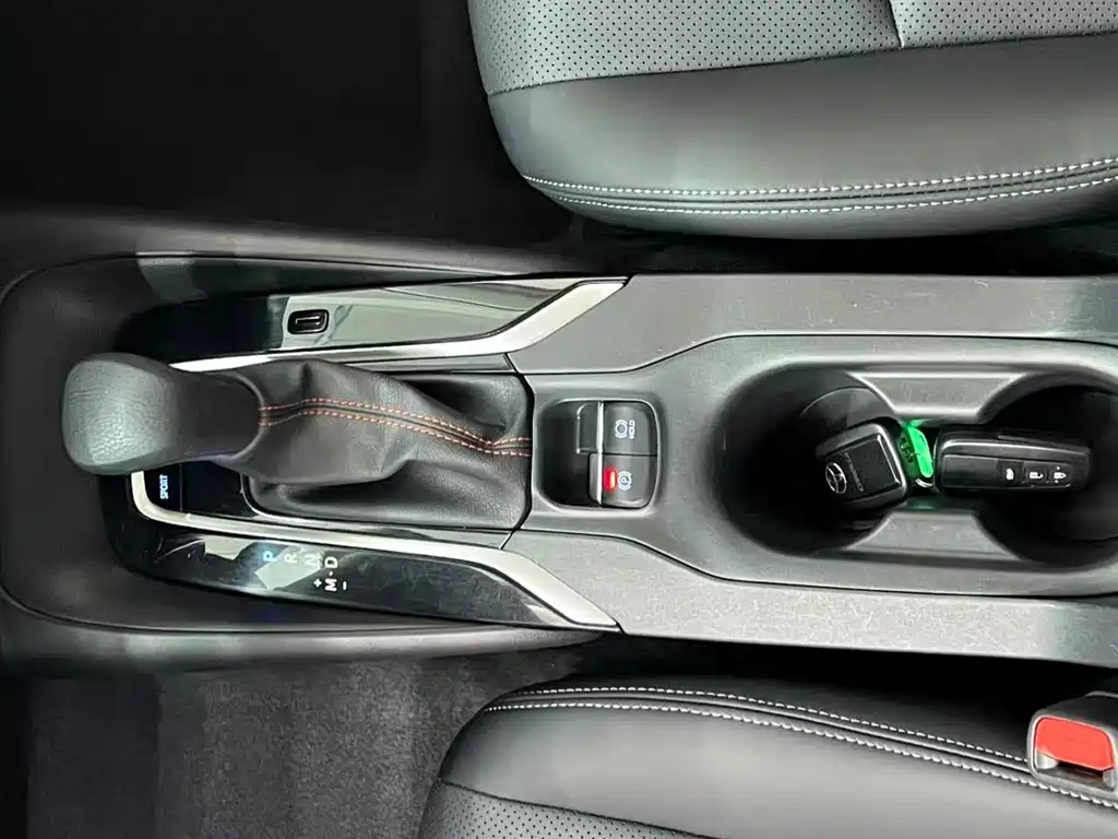 Toyota Corolla 2022 — фото 11