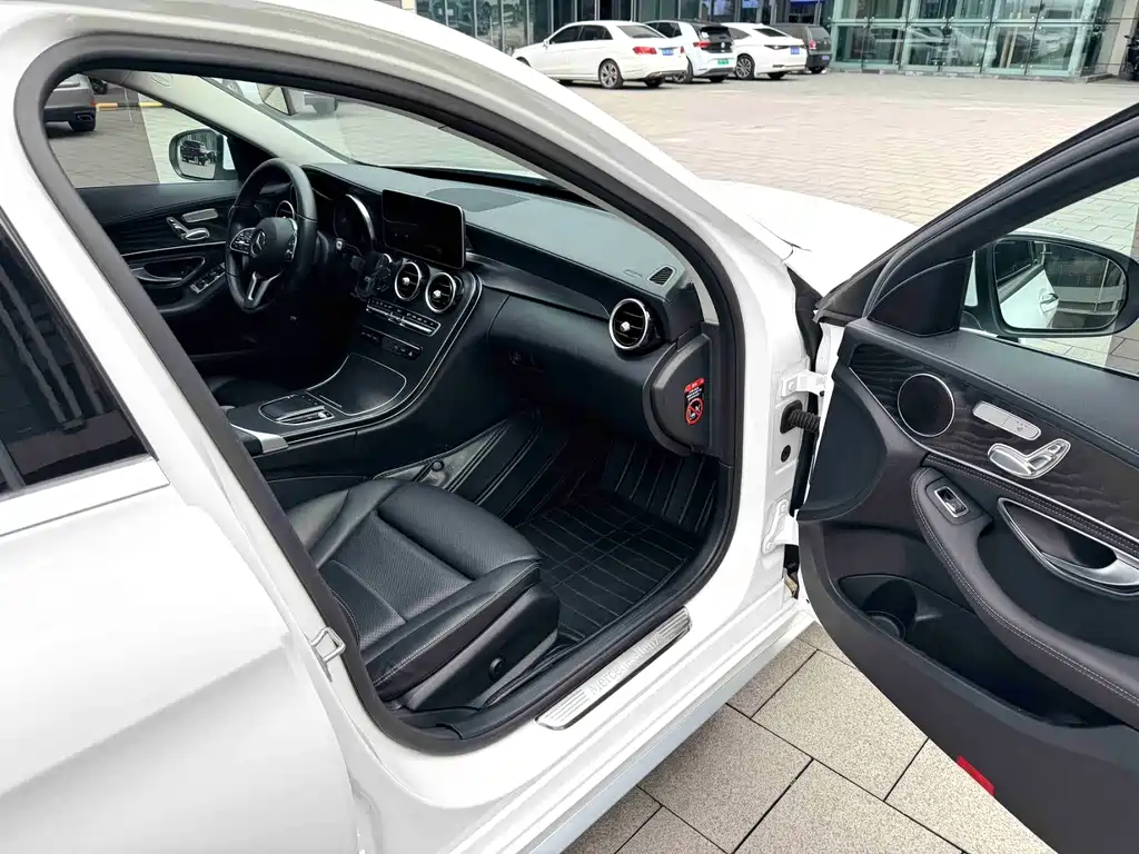 Mercedes-Benz C-Class 2019 — фото 7