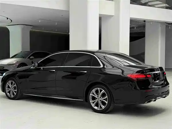 Mercedes-Benz E-Class 2022
